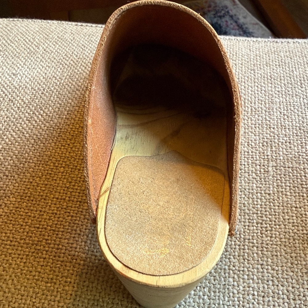 Sandgren Classic Tan Leather Clogs - Picture 4 of 4